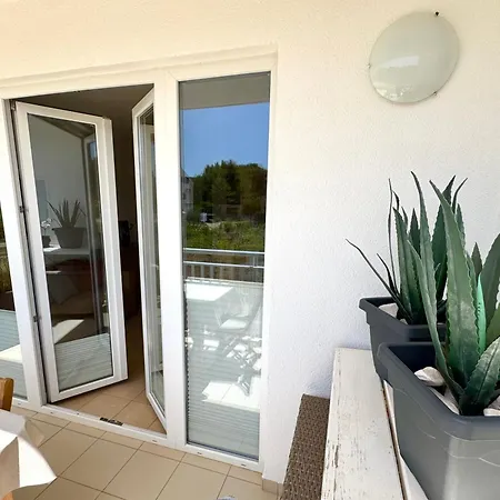 First Line Seaside Calm In Mirca - 30m From The Adriatic Apartman Mirce